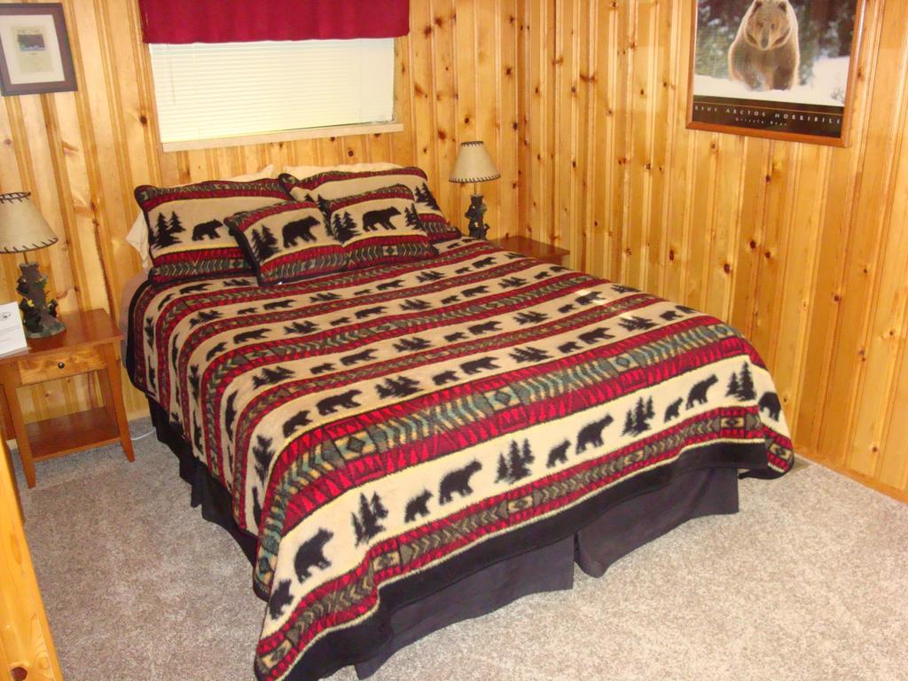 Yellowstone Wildlife Cabins เวสต์เยลโลว์สโตน ภายนอก รูปภาพ