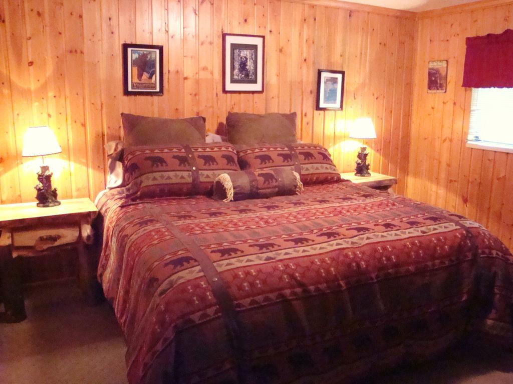 Yellowstone Wildlife Cabins เวสต์เยลโลว์สโตน ภายนอก รูปภาพ