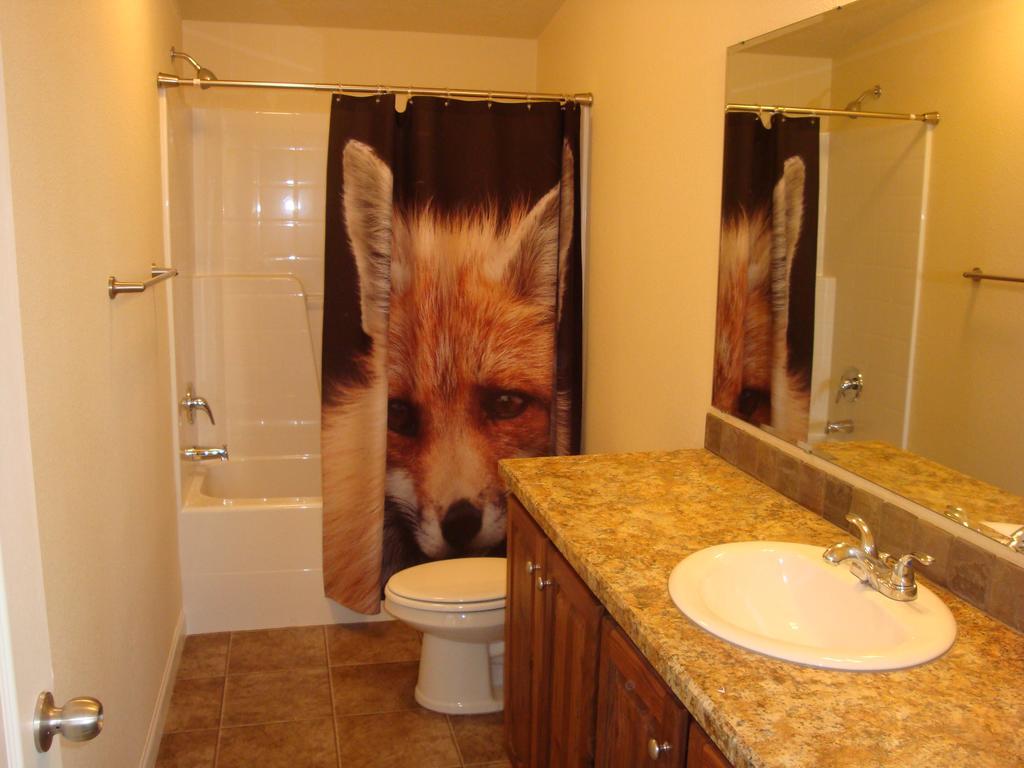 Yellowstone Wildlife Cabins เวสต์เยลโลว์สโตน ภายนอก รูปภาพ