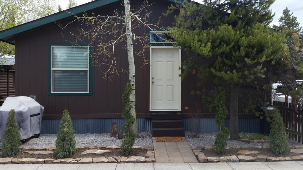 Yellowstone Wildlife Cabins เวสต์เยลโลว์สโตน ภายนอก รูปภาพ