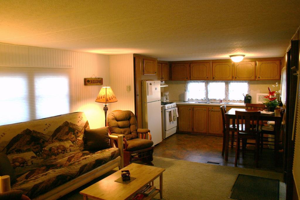 Yellowstone Wildlife Cabins เวสต์เยลโลว์สโตน ภายนอก รูปภาพ