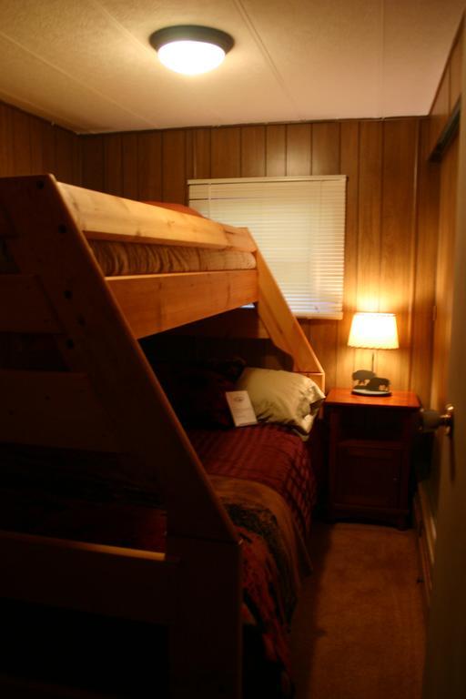 Yellowstone Wildlife Cabins เวสต์เยลโลว์สโตน ภายนอก รูปภาพ