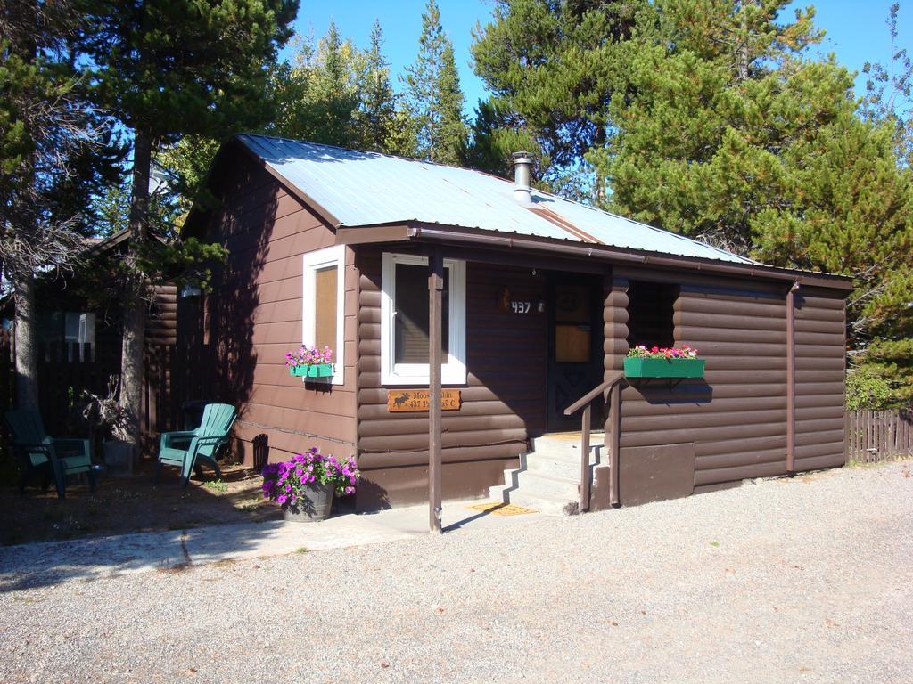 Yellowstone Wildlife Cabins เวสต์เยลโลว์สโตน ภายนอก รูปภาพ