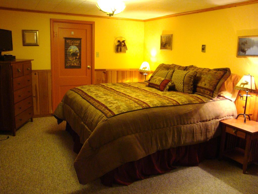 Yellowstone Wildlife Cabins เวสต์เยลโลว์สโตน ภายนอก รูปภาพ