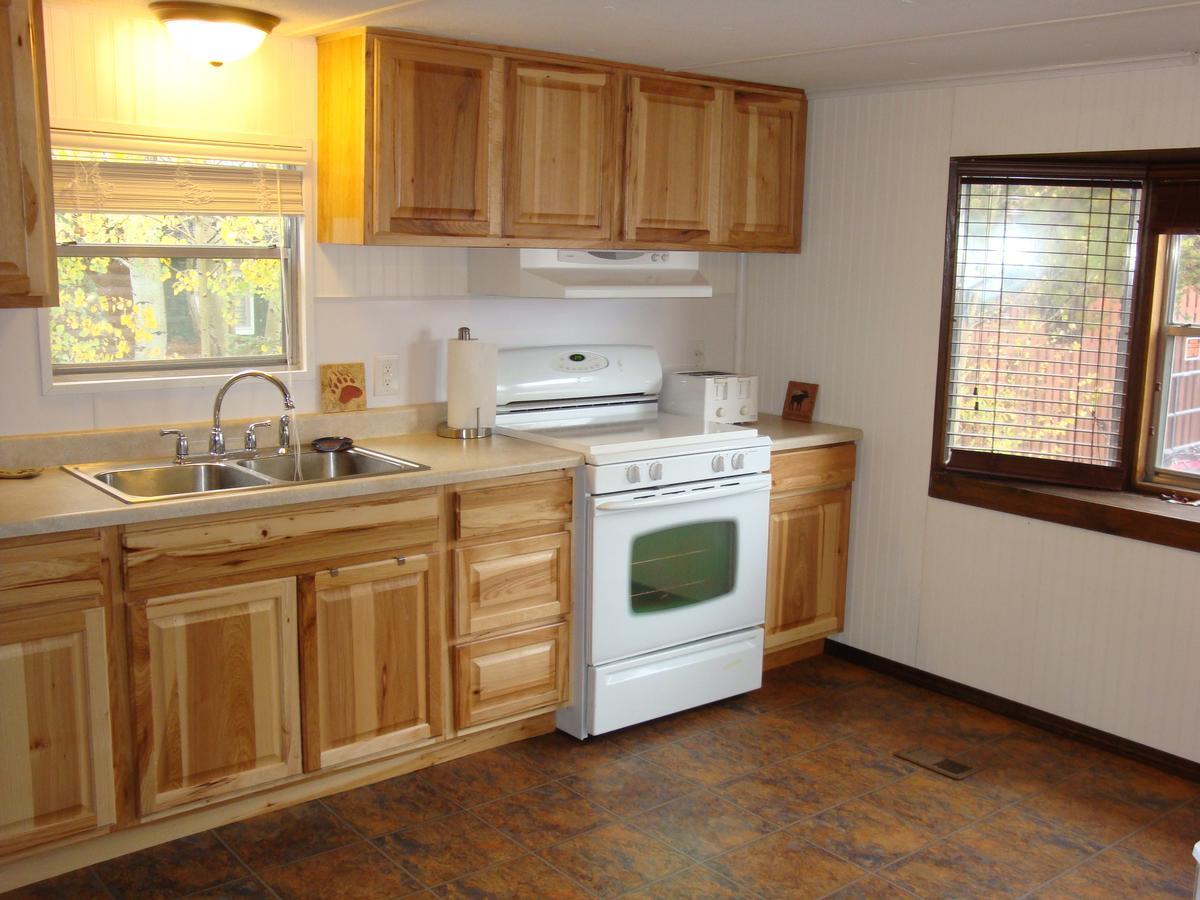 Yellowstone Wildlife Cabins เวสต์เยลโลว์สโตน ภายนอก รูปภาพ