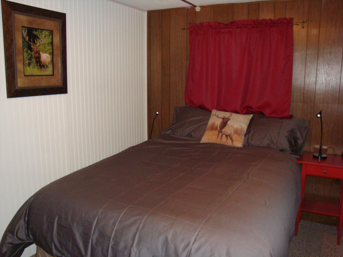 Yellowstone Wildlife Cabins เวสต์เยลโลว์สโตน ภายนอก รูปภาพ