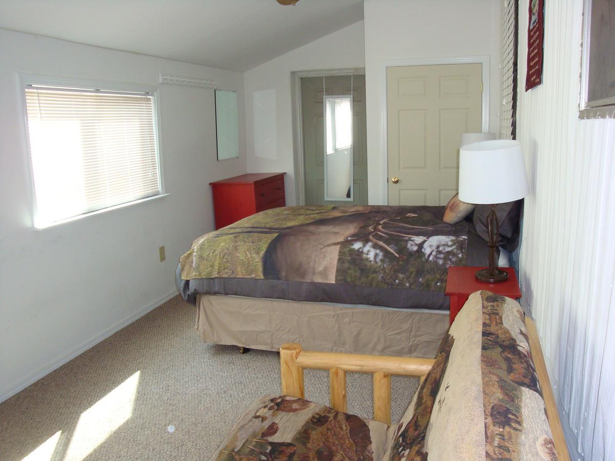 Yellowstone Wildlife Cabins เวสต์เยลโลว์สโตน ภายนอก รูปภาพ