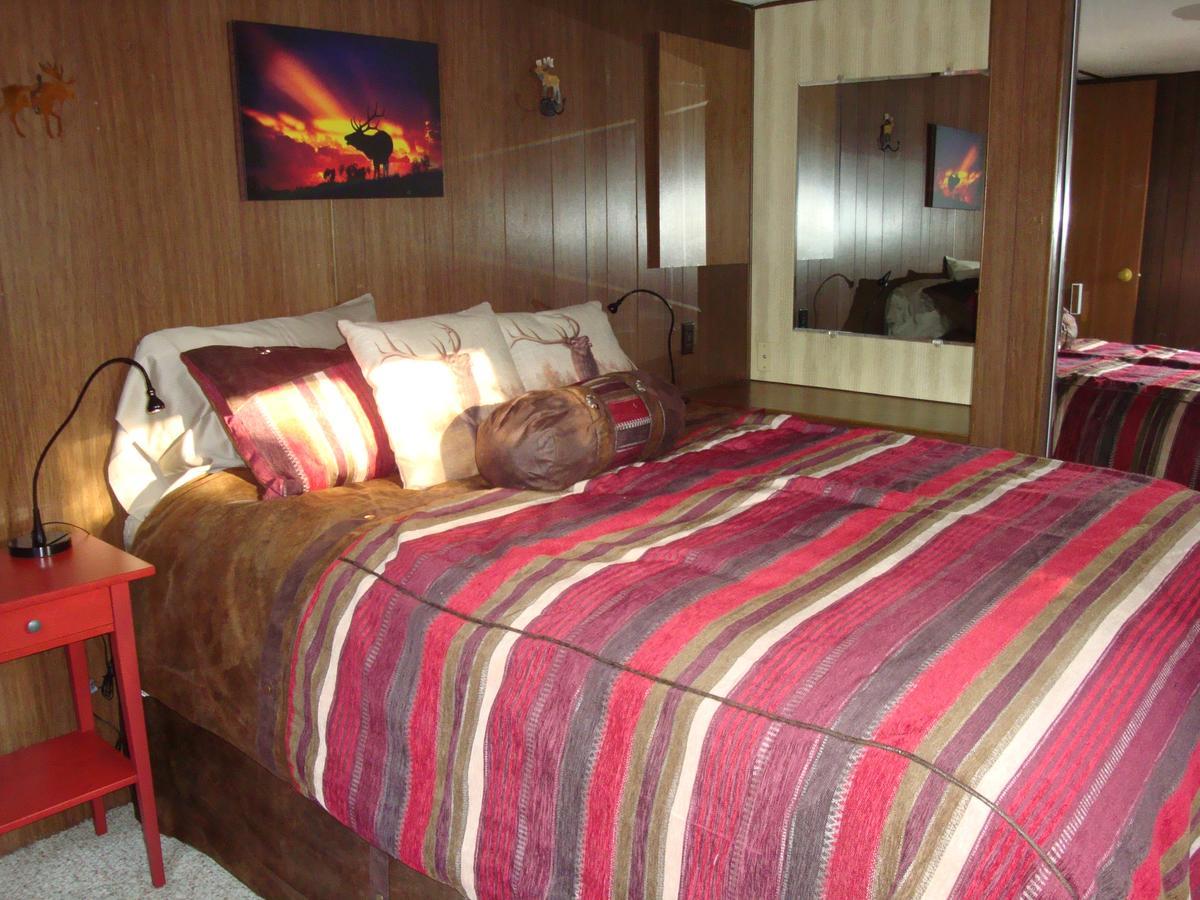 Yellowstone Wildlife Cabins เวสต์เยลโลว์สโตน ภายนอก รูปภาพ