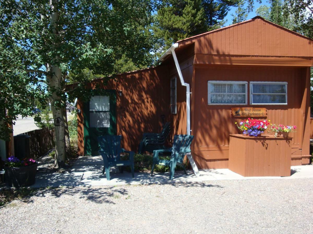 Yellowstone Wildlife Cabins เวสต์เยลโลว์สโตน ภายนอก รูปภาพ