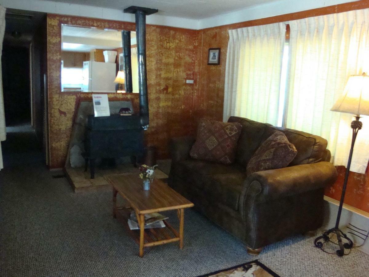 Yellowstone Wildlife Cabins เวสต์เยลโลว์สโตน ภายนอก รูปภาพ